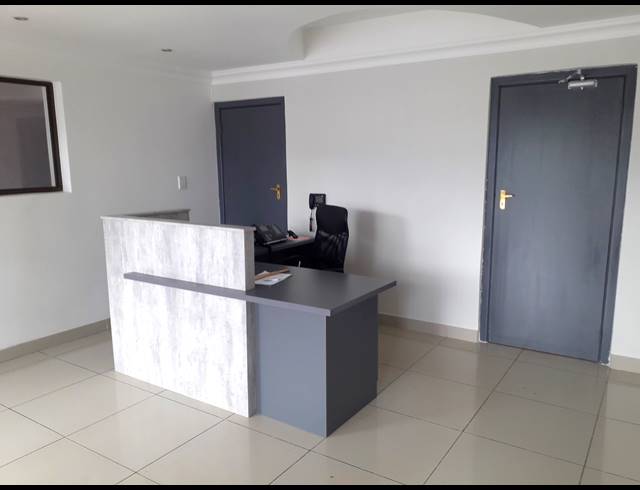 400M² OFFICE TO LET IN ROOIHUISKRAAL